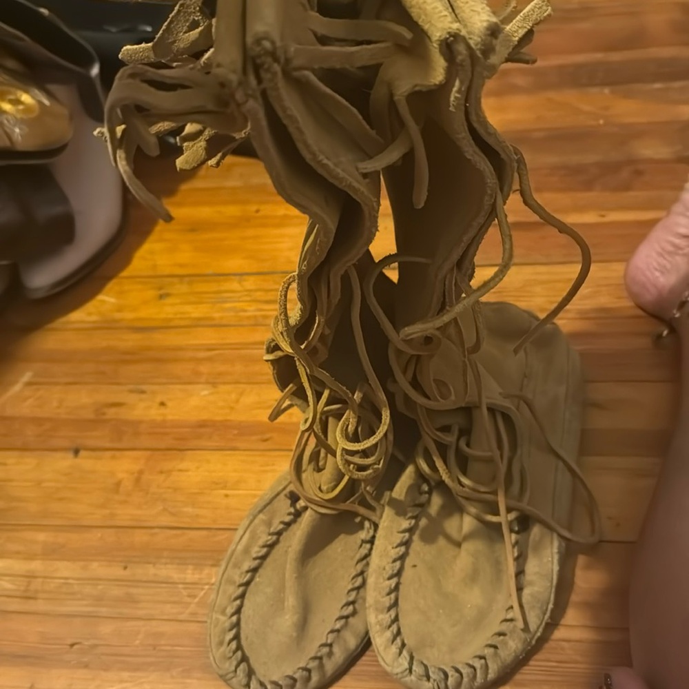 Moccosin lace up boots